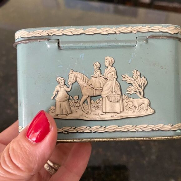 VTG Lt Blue *Victorian* Print Tea Tin ENGLAND - Picture 5 of 12